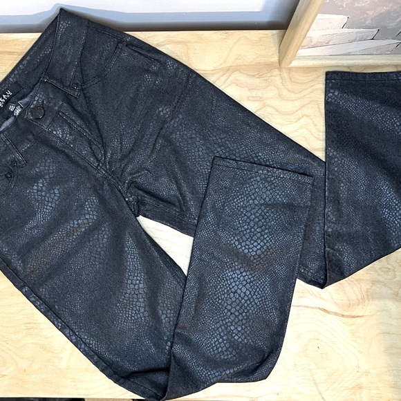 Beau Dawson Black Reptile Skin Pattern Lightweight Jeans - Picture 1 of 12